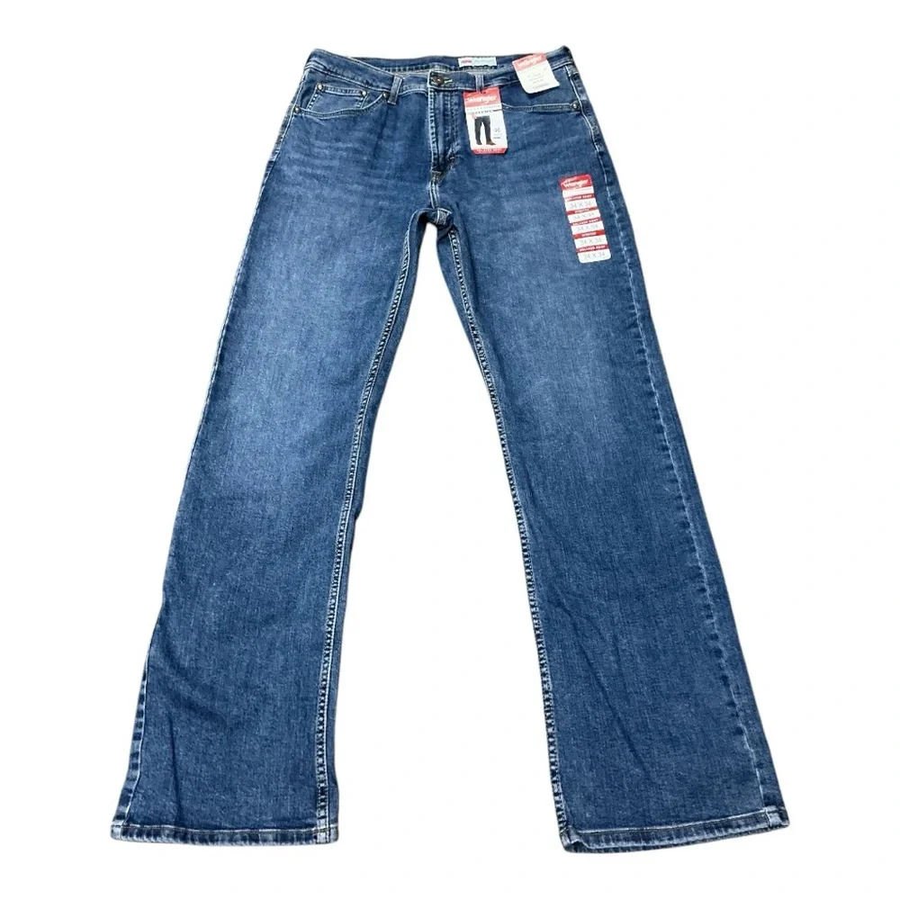 Wrangler - NWT -  Premium Blue Bootcut Jeans Timeless Design
